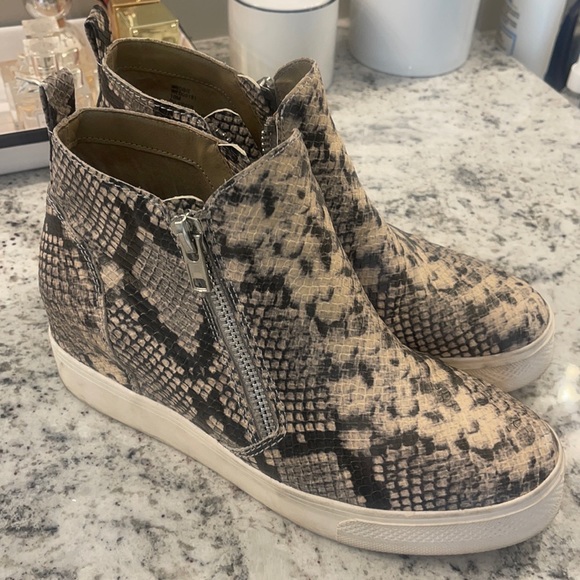 Steve Madden Shoes - Women’s Steve Madden Snake Print Wedge Sneaker